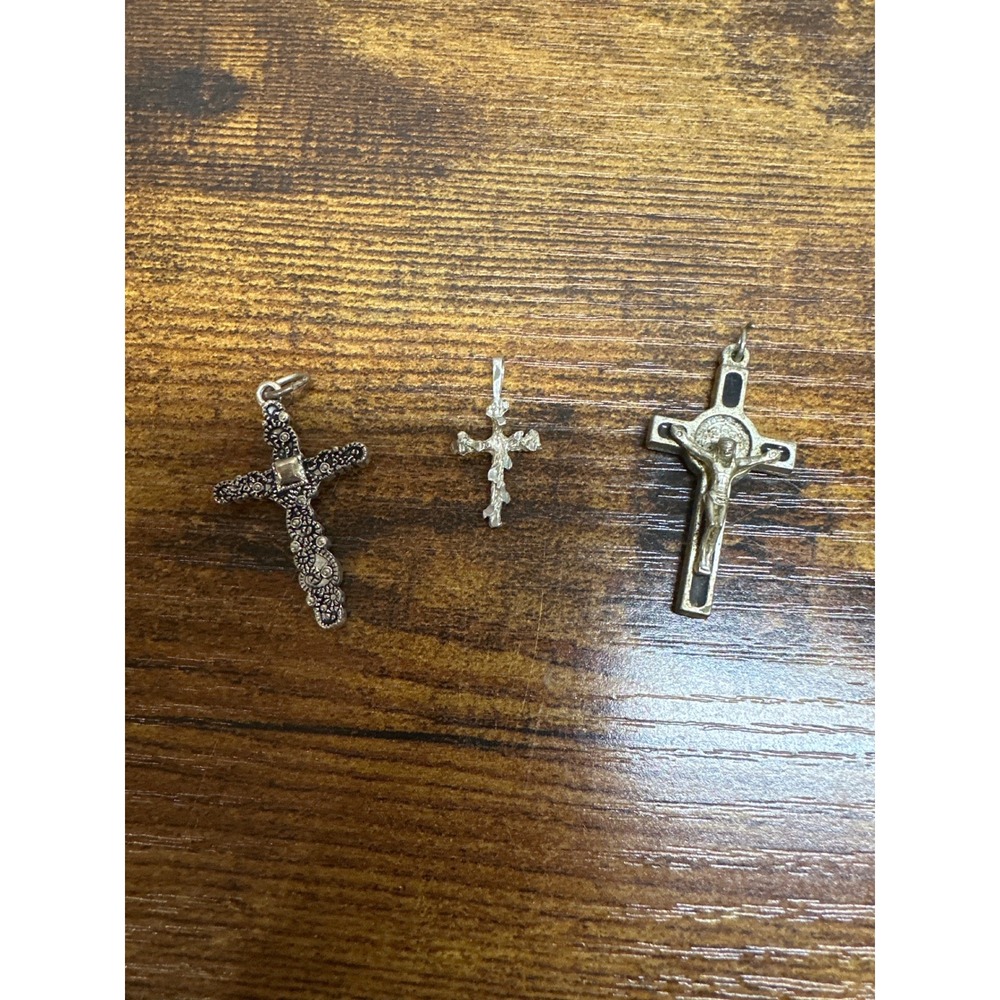Vintage Religious Miscellaneous Silver Crucifix Lot of 3